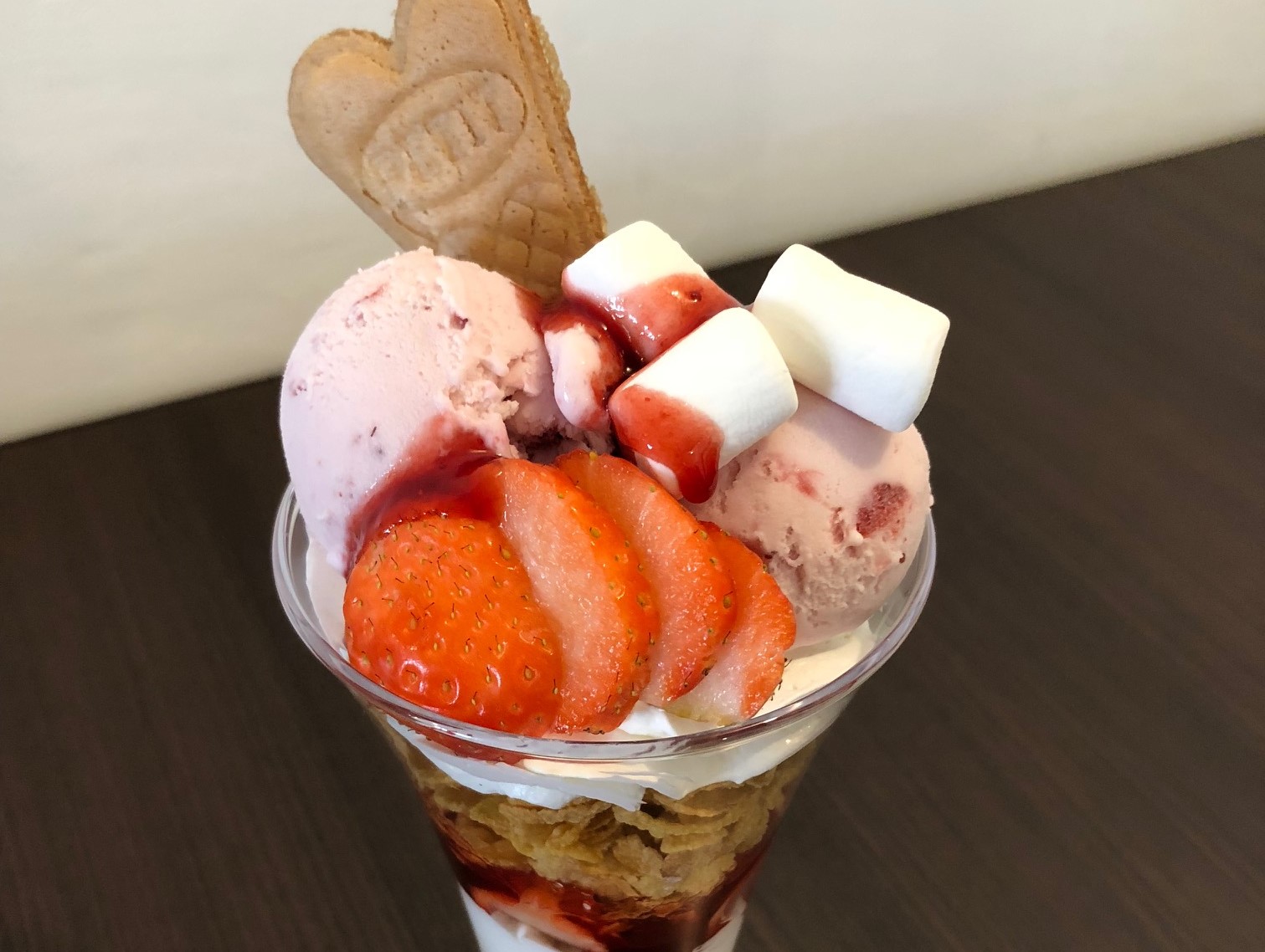フラノカフェのいちごパフェ